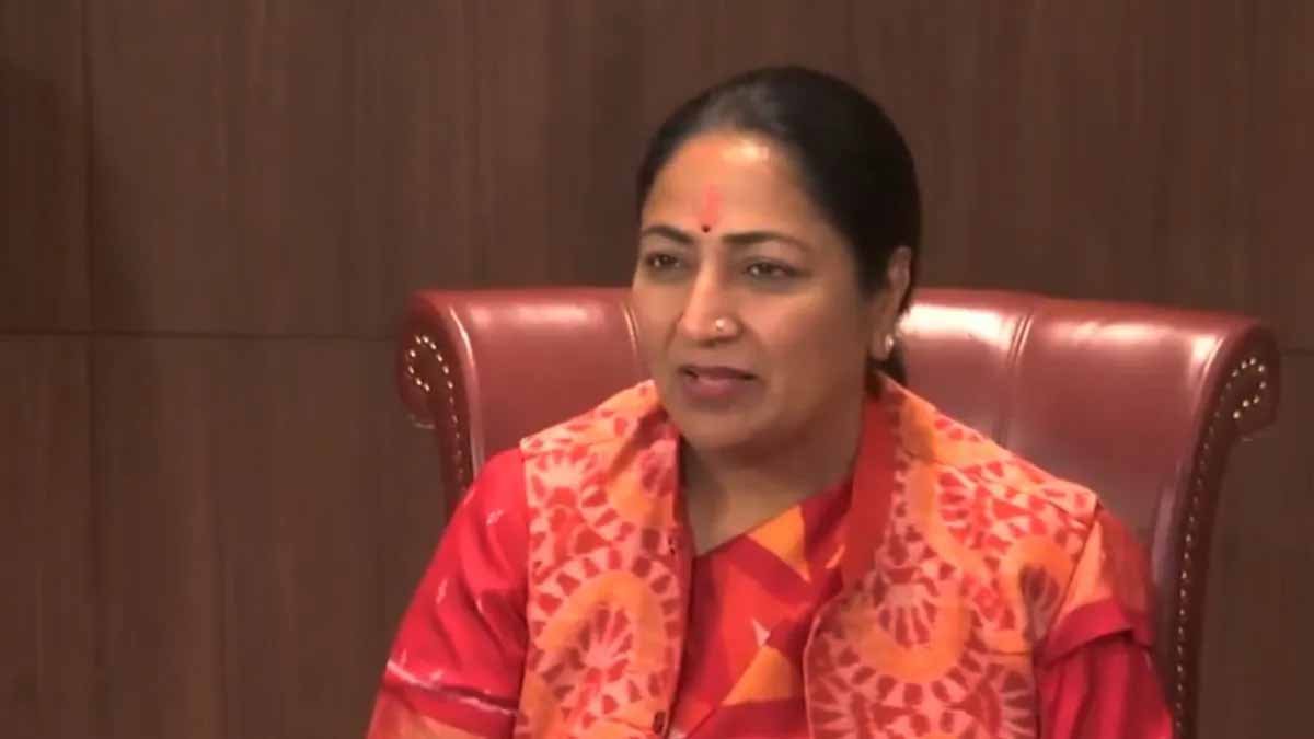दिल्ली की मुख्यमंत्री रेखा गुप्ता पर जनसुनवाई के दौरान हमला, आरोपी पकड़ा गया, पूछताछ जारी
