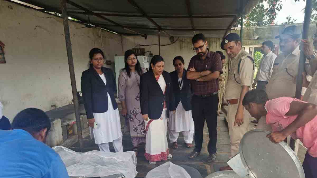 अंडर ट्रायल रिव्यू कमेटी