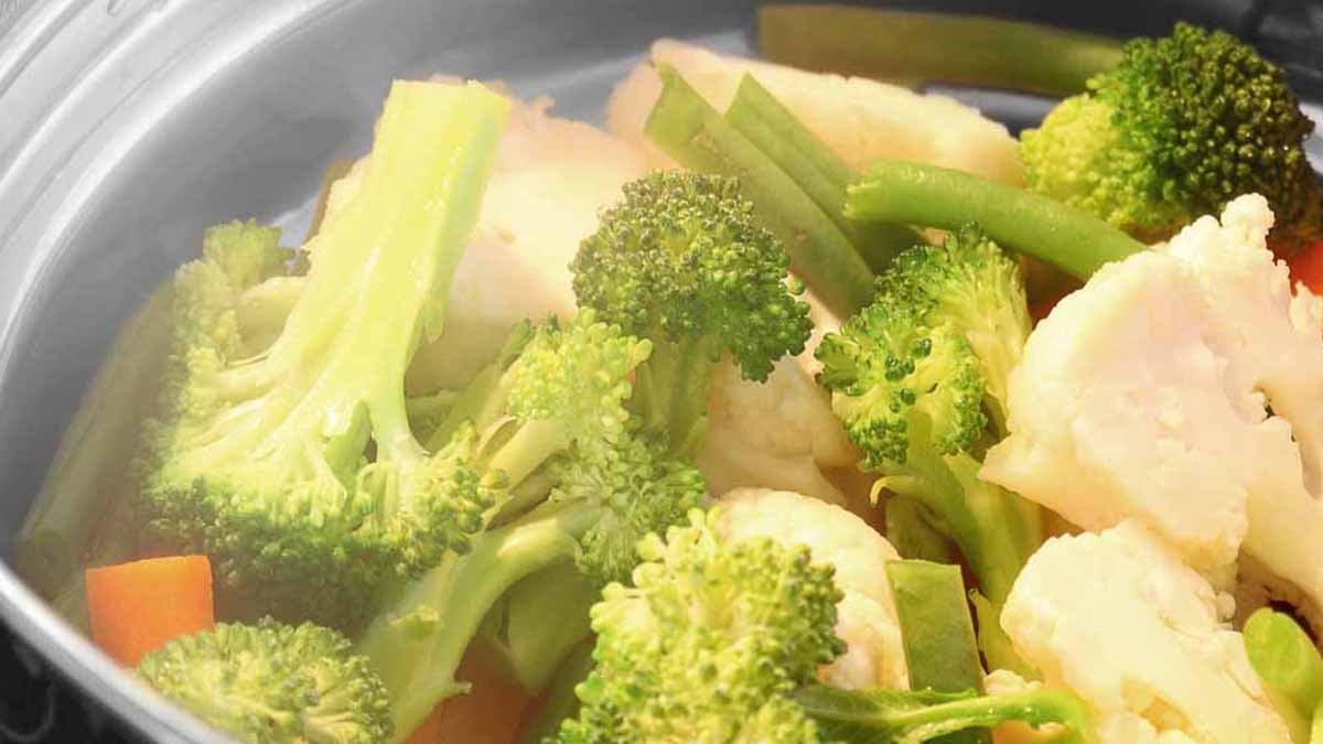Steaming vs. Boiling Vegetables