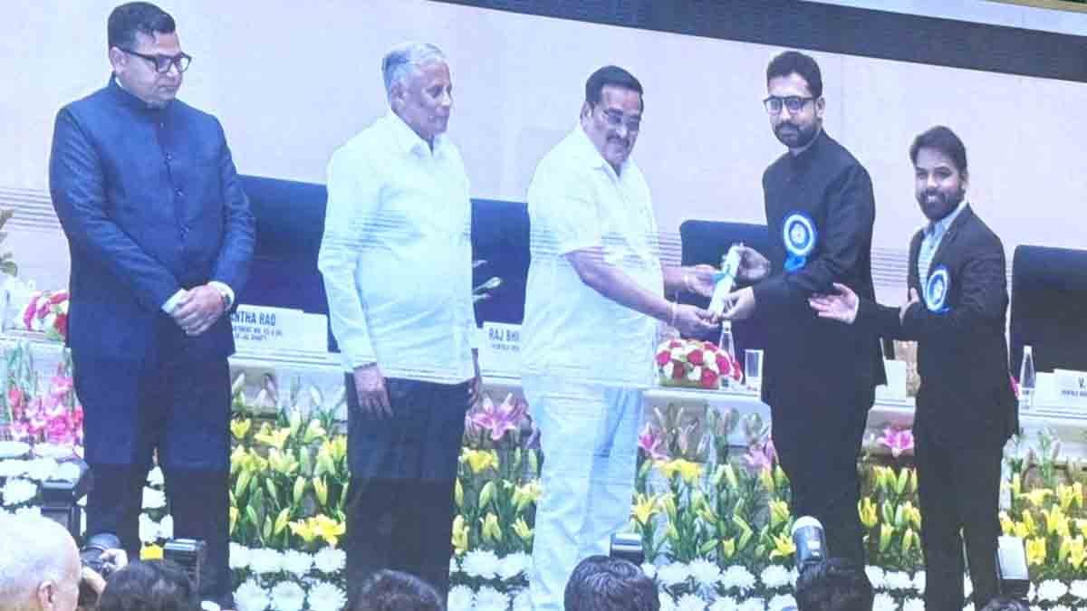 कलेक्टर विनय लंगेह सम्मानित