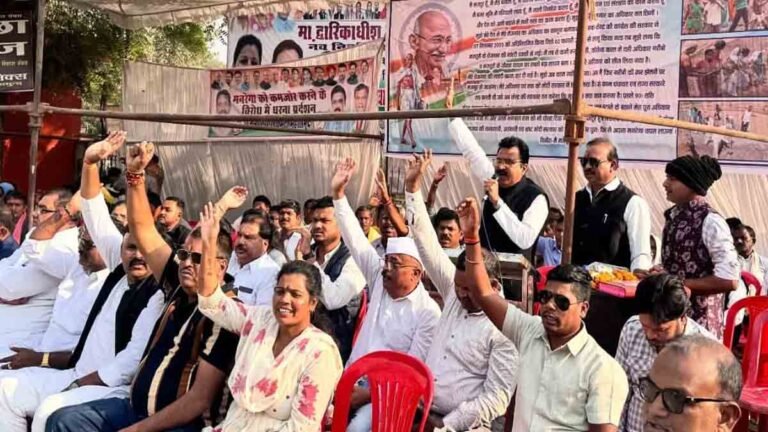 कांग्रेस का धरना-प्रदर्शन महासमुंद