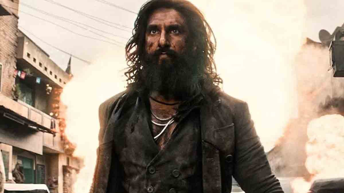 Ranveer Singh underwater stunt: रणवीर सिंह ने बिना बॉडी डबल किया अंडरवॉटर स्टंट, BTS वीडियो ने उड़ाए होश 1 Ranveer Singh underwater stunt