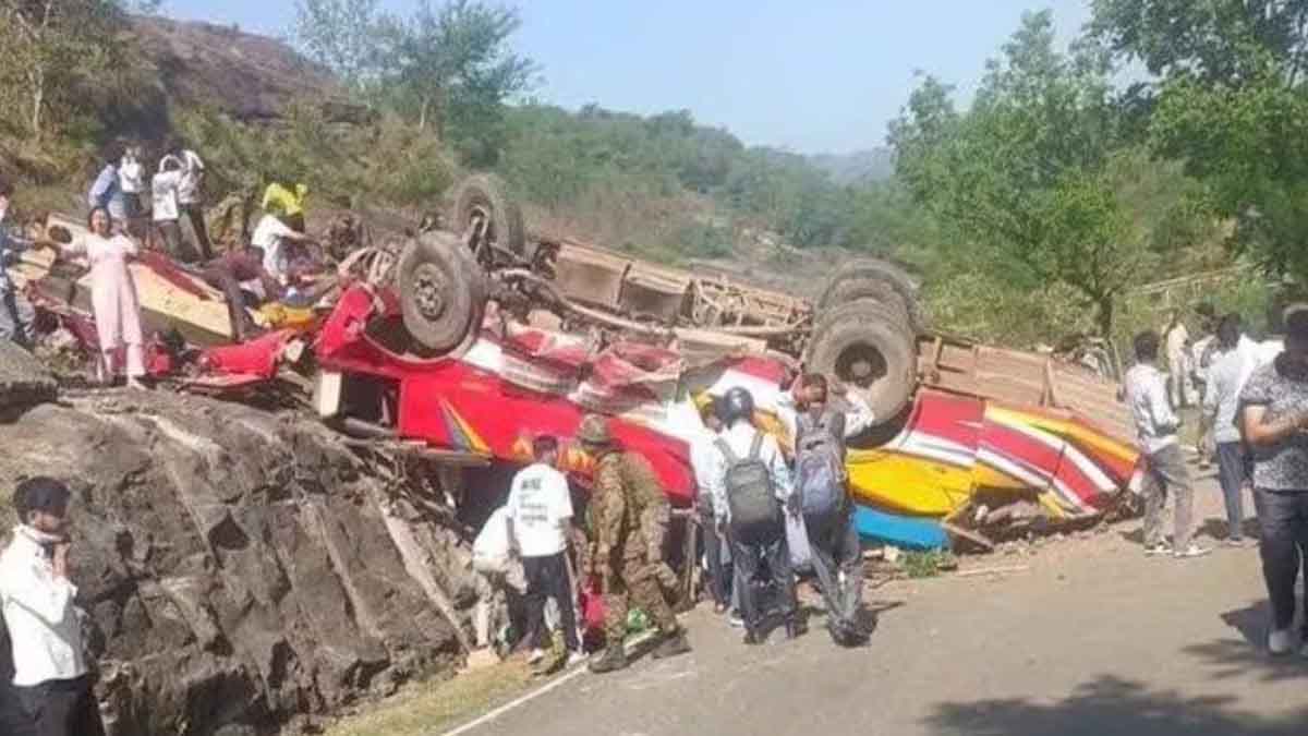 जम्मू-कश्मीर में बड़ा सड़क हादसा