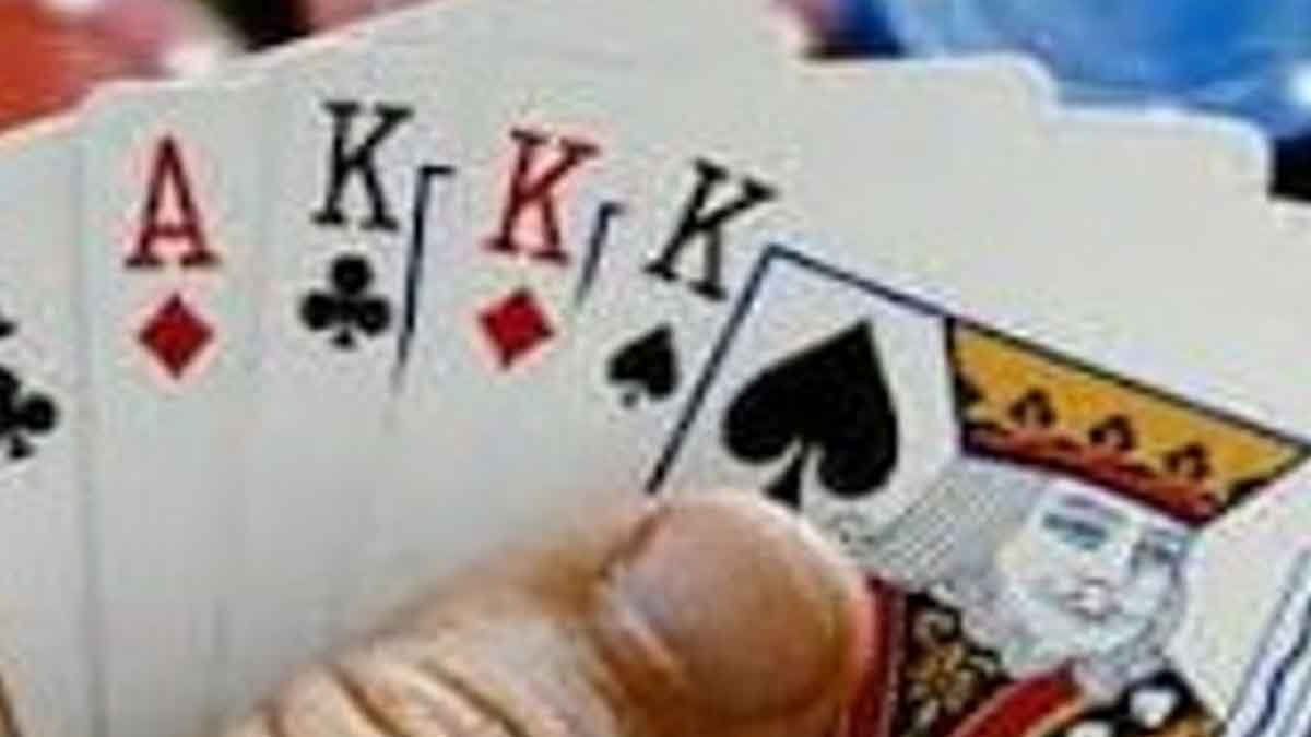 BSNL ऑफिस में जुआ खेल रहे चार लोगों पर हुई कार्रवाई 1 crime news