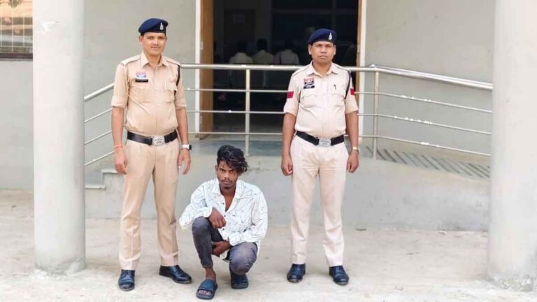 रिसेकेला में मर्डर, आरोपी बेटे को पुलिस ने किया गिरफ्तार 3 रिसेकेला में मर्डर, आरोपी बेटे को पुलिस ने किया गिरफ्तार