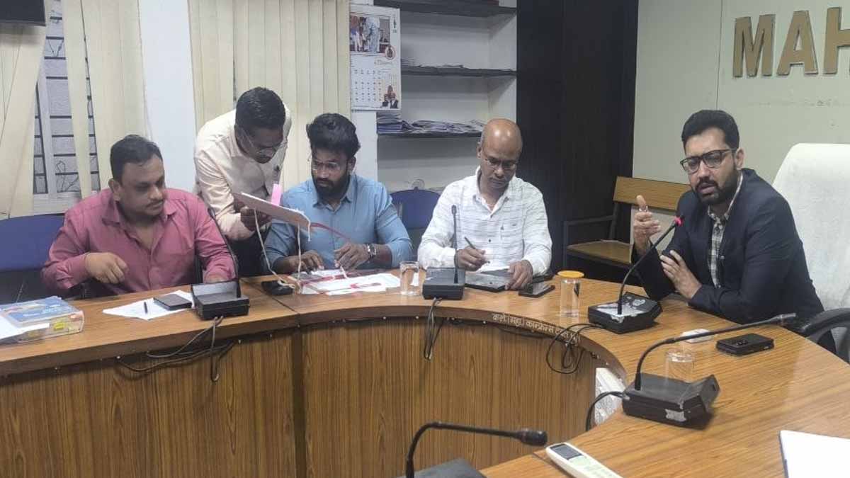 पेट्रोल और डीजल की उपलब्धता को लेकर जिला प्रशासन की बैठक