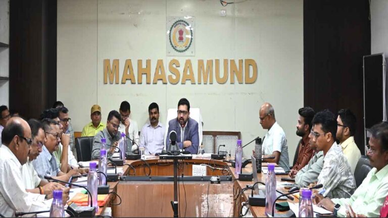 कलेक्टर सरकारी योजनाओं की समीक्षा की, समय-सीमा बैठक में दिए दिशा-निर्देश