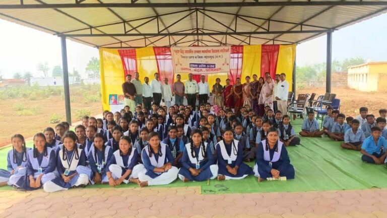 गढ़सिवनी स्कूल में नवप्रवेशी बच्चों का तिलक लगाकर स्वागत, मिठाई भी खिलाई, सेवानिवृत्त होने पर व्याख्याता ममता शर्मा को भावभीनी विदाई 1 गढ़सिवनी स्कूल में नवप्रवेशी बच्चों का तिलक लगाकर स्वागत, मिठाई भी खिलाई, सेवानिवृत्त होने पर व्याख्याता ममता शर्मा को भावभीनी विदाई