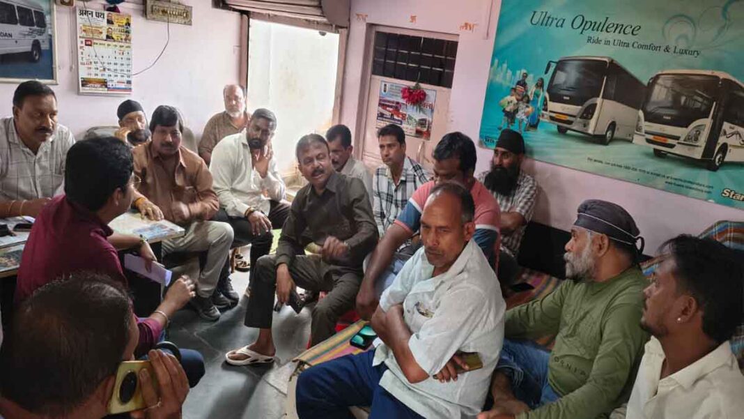 बस संचालकों के साथ बैठक