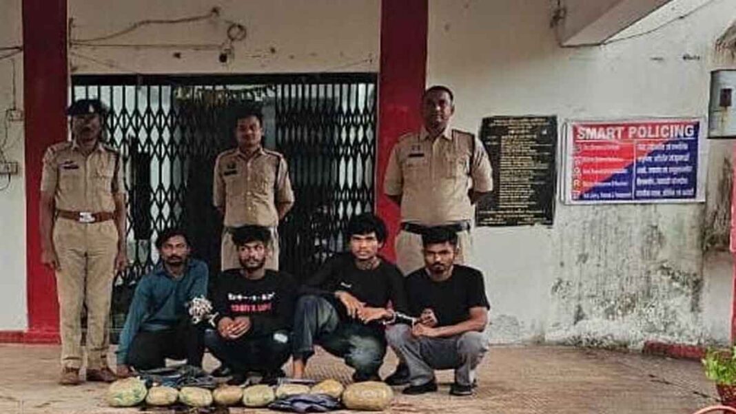 Mahasamund Ganja Jabti News महासमुंद पुलिस ने गांजा तस्करी कर रहे बाईकर्स को गिरफ्तार किया