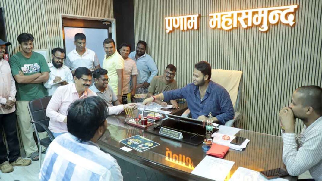 महासमुंद में लॉटरी से पटाखा दुकान आबंटित