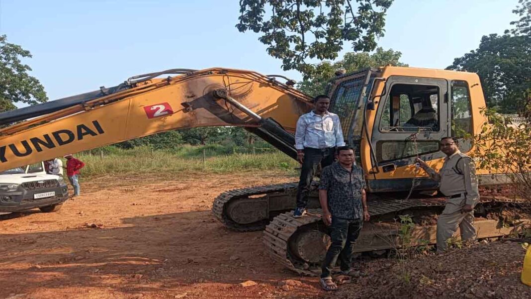 Mining department action चेन माउंटेन मशीन जब्त